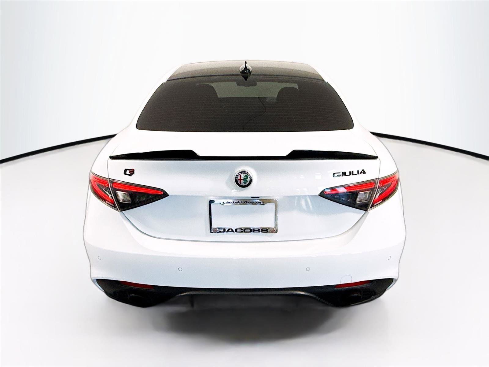 Used 2024 Alfa Romeo Giulia Veloce image 27