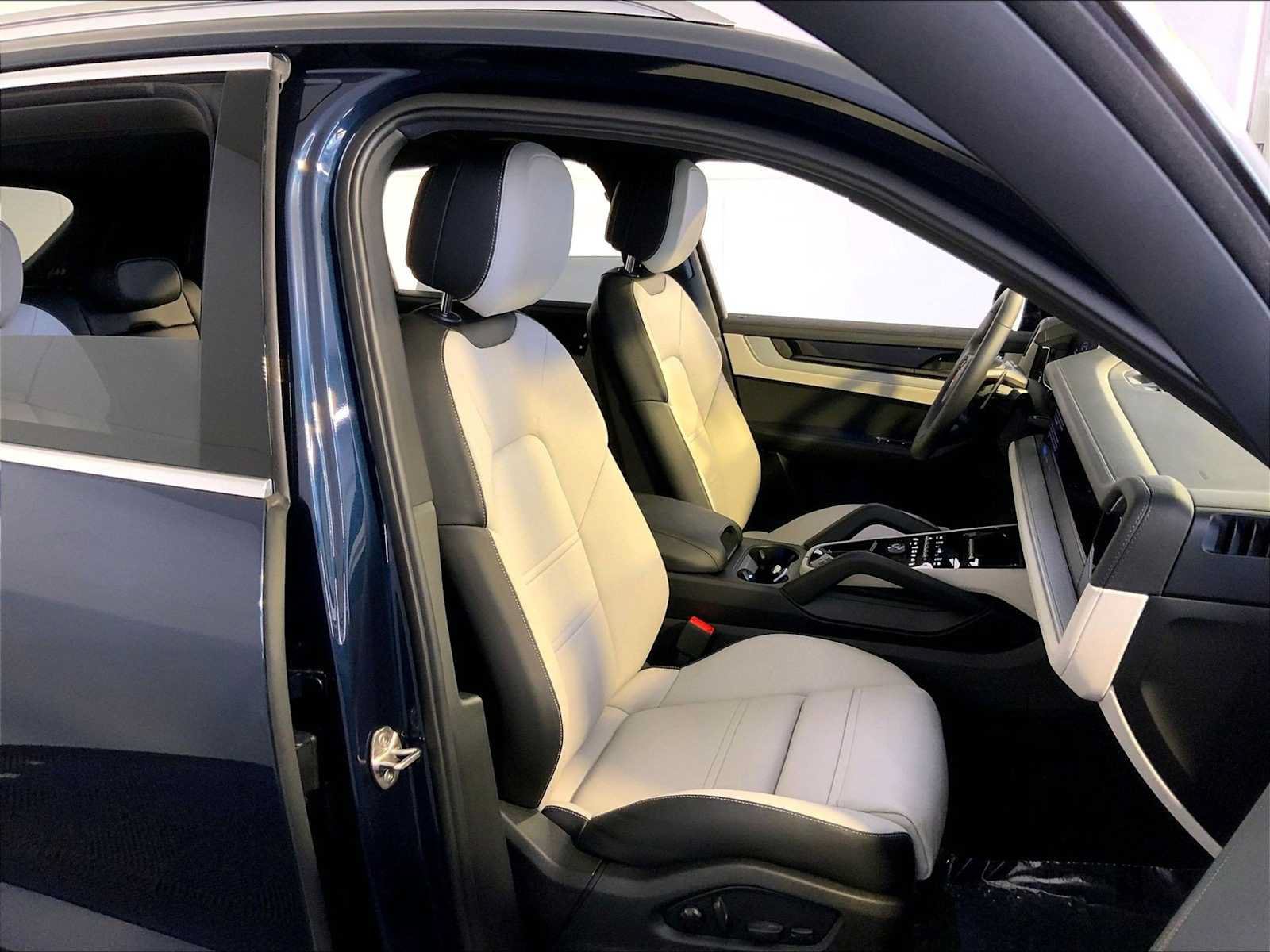 Used 2026 Porsche Cayenne S AWD/4WD image 18