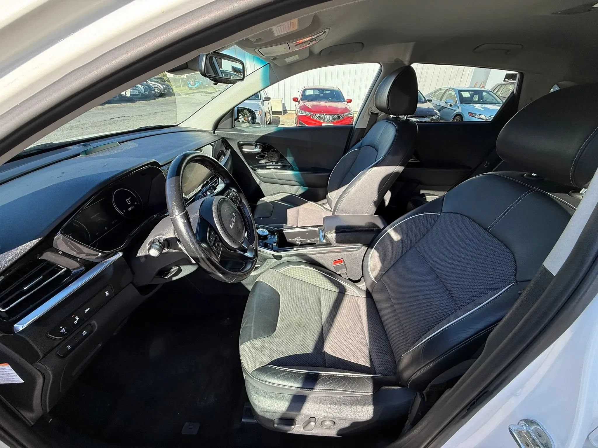 Used 2022 Kia Niro EX w/ Cold Weather Package FWD image 11
