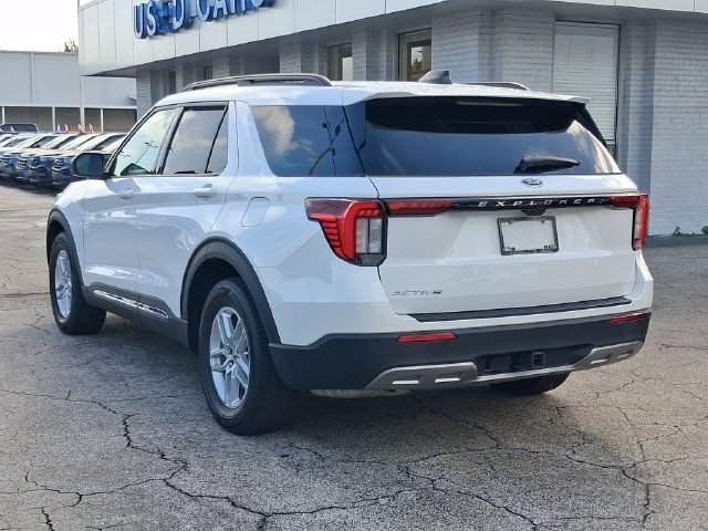 Used 2025 Ford Explorer Active w/ Active Comfort Package RWD image 3