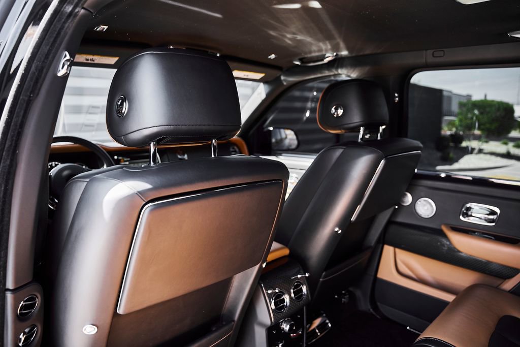 Used 2022 Rolls-Royce Cullinan Black Badge w/ Dark Exterior Package AWD/4WD image 43