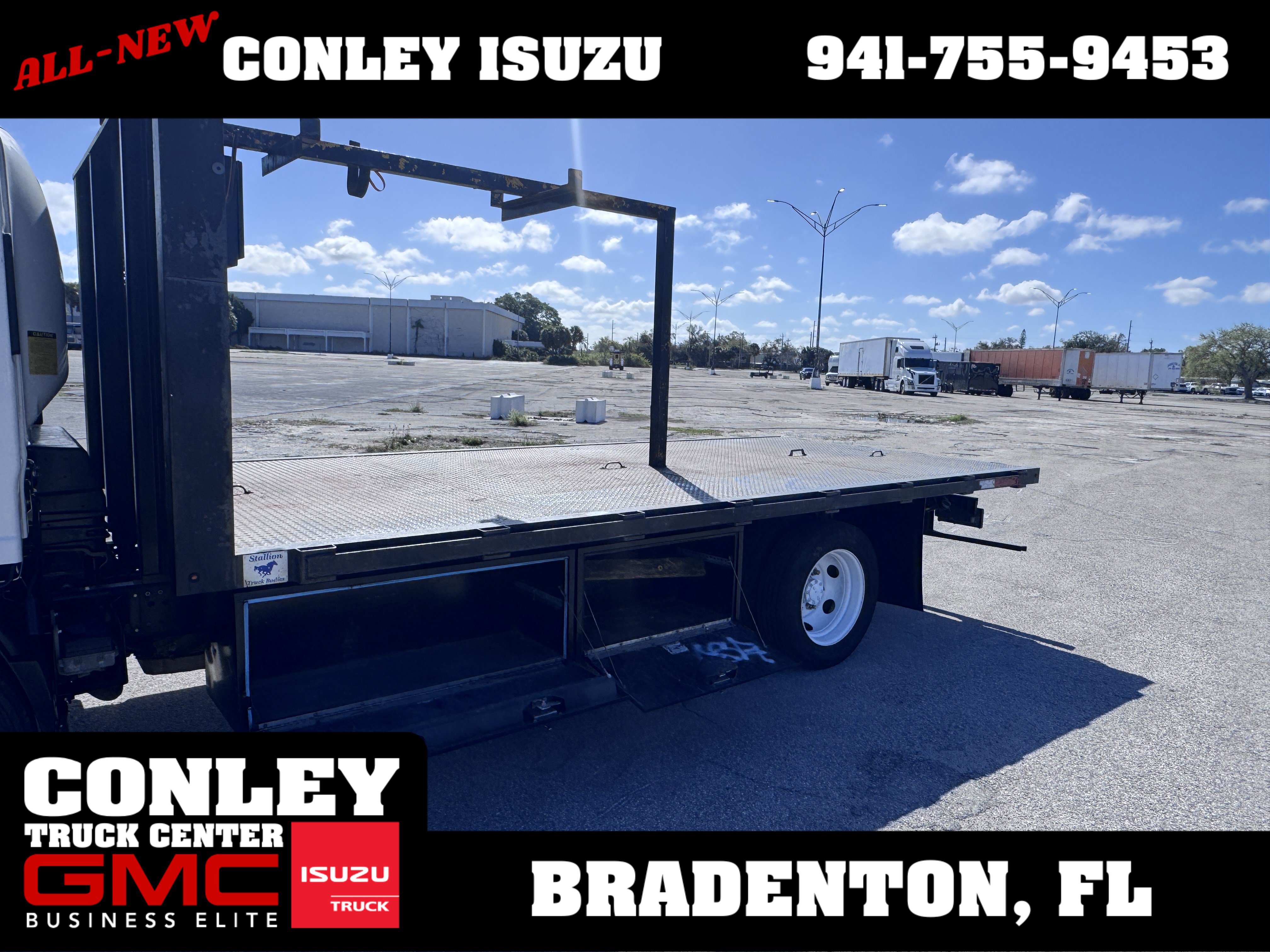 Used 2019 Isuzu NPR image 7