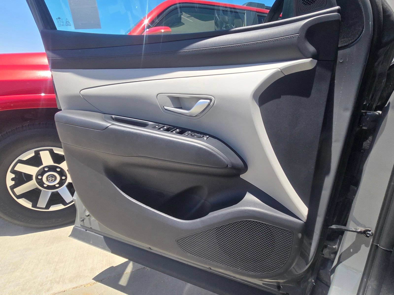 Used 2025 Hyundai Tucson SEL FWD image 16