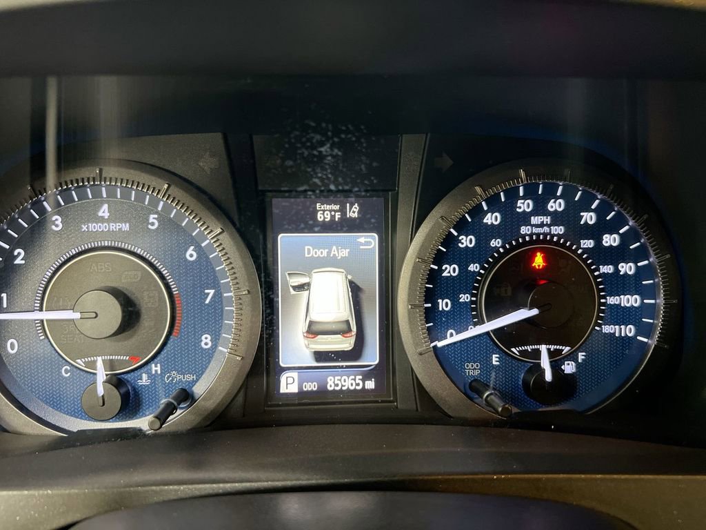 Used 2019 Toyota Sienna XLE image 12