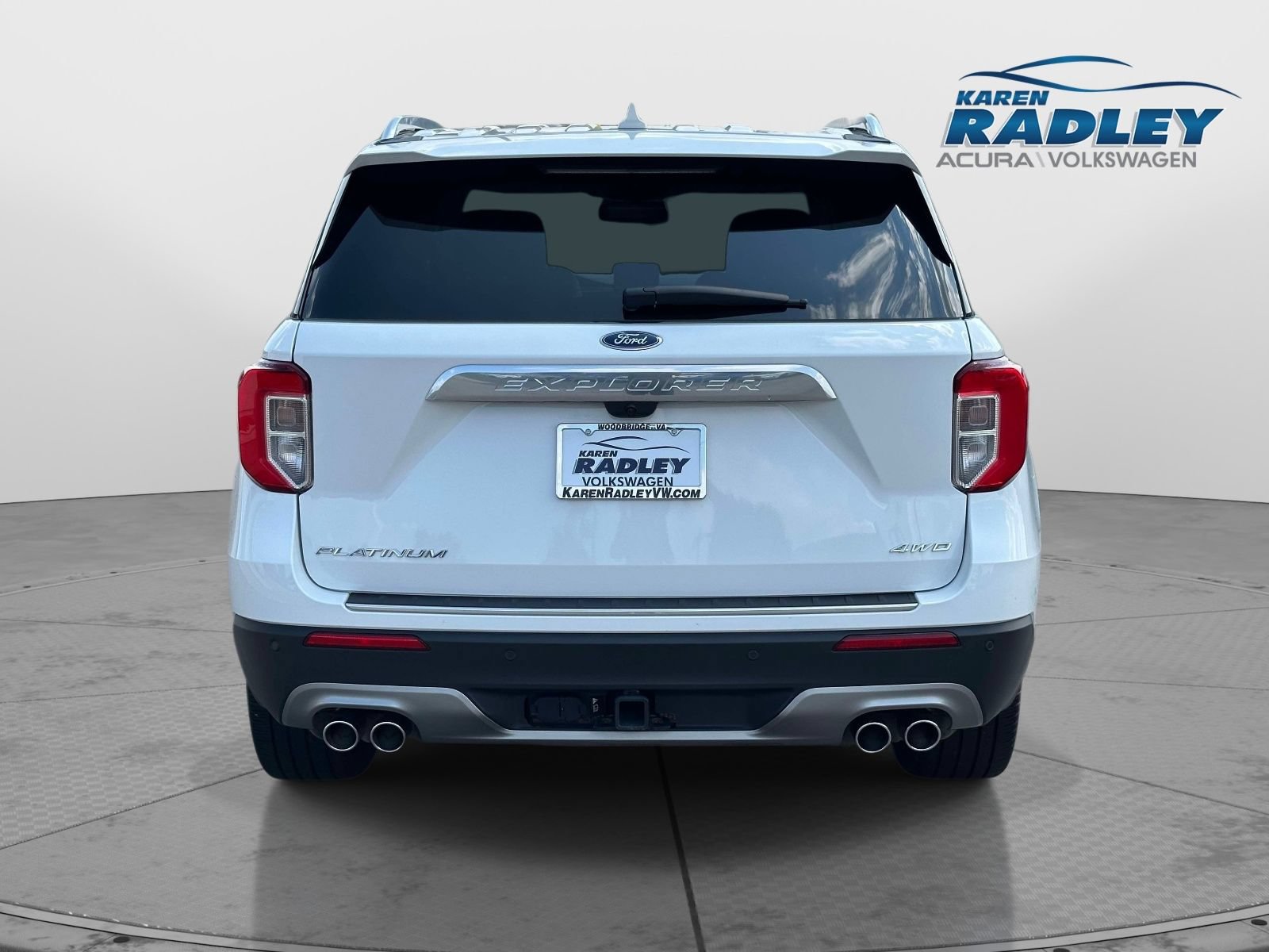 Used 2023 Ford Explorer Platinum w/ Technology Package AWD/4WD image 3