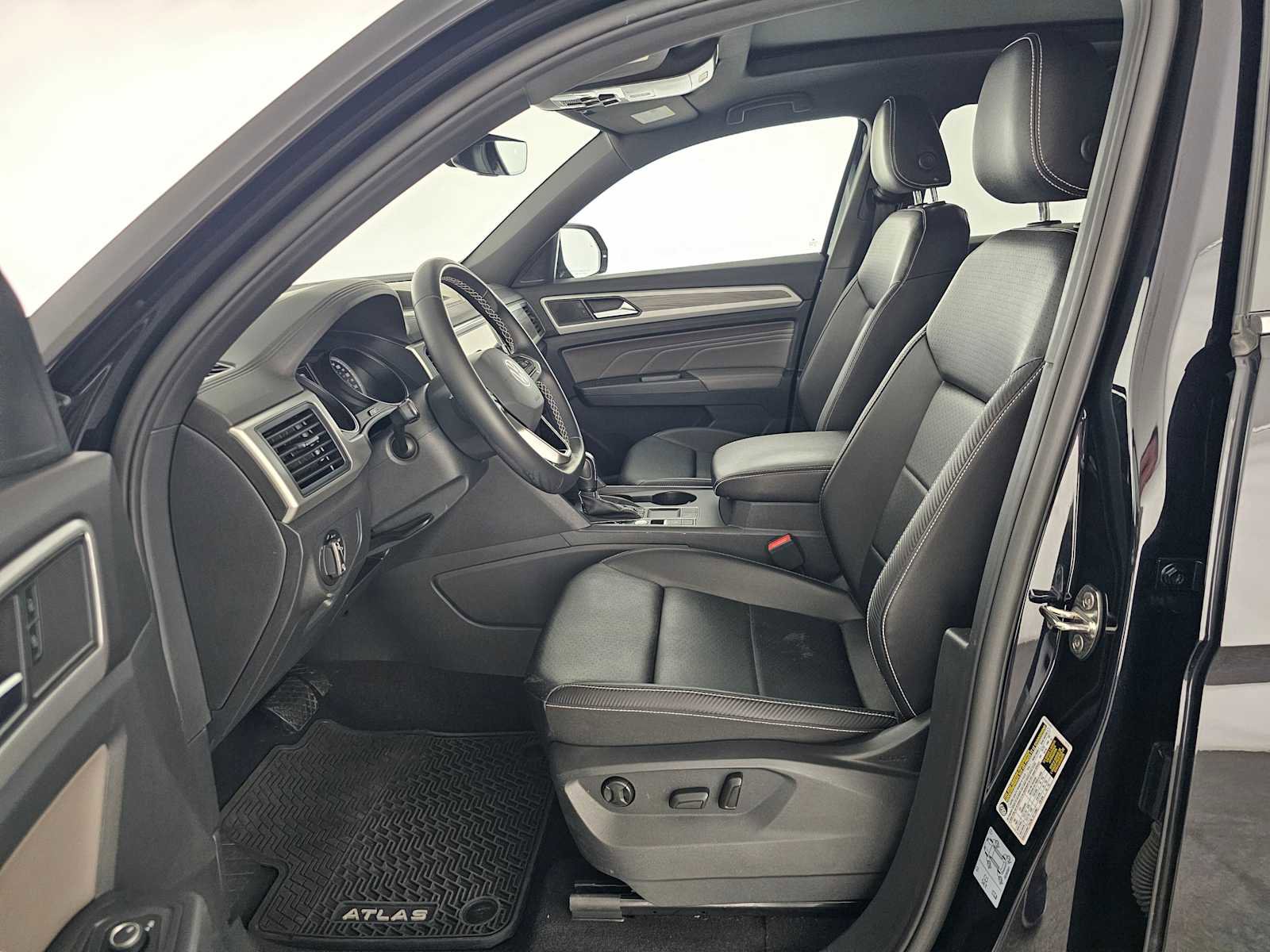 Used 2021 Volkswagen Atlas Cross Sport SE w/ Panoramic Sunroof Package FWD image 20