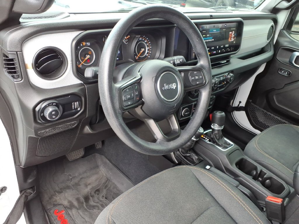 Used 2025 Jeep Gladiator Sport AWD/4WD image 23