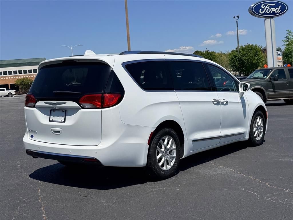 Used 2020 Chrysler Pacifica Touring-L image 4