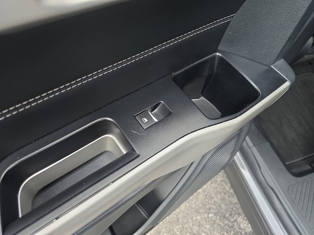 Used 2022 Ford Explorer XLT image 12