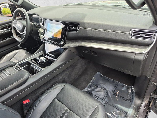 Used 2024 Jeep Wagoneer L Series II w/ Flexible Seating Group AWD/4WD image 23