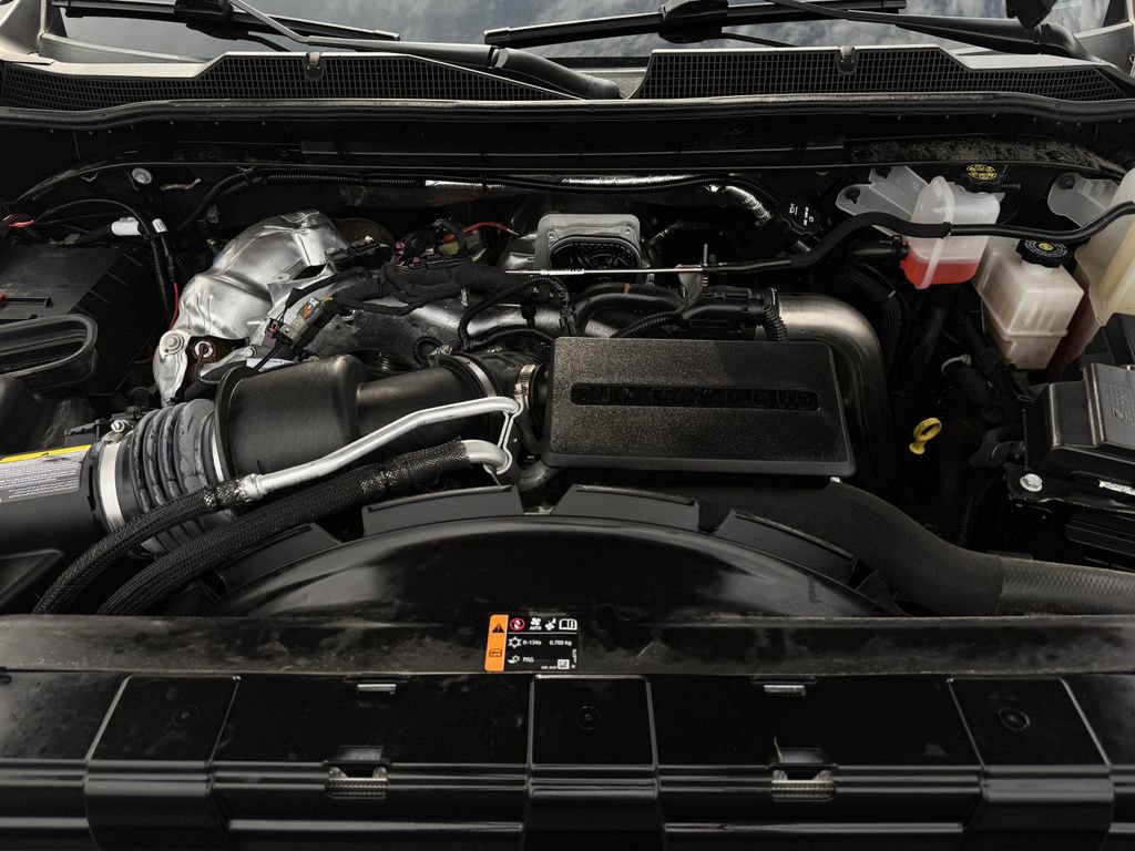 Used 2024 Chevrolet Silverado 2500 ZR2 w/ Technology Package image 31