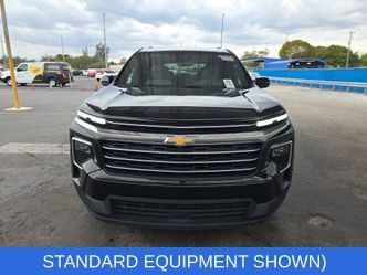 Used 2025 Chevrolet Traverse LT image 2