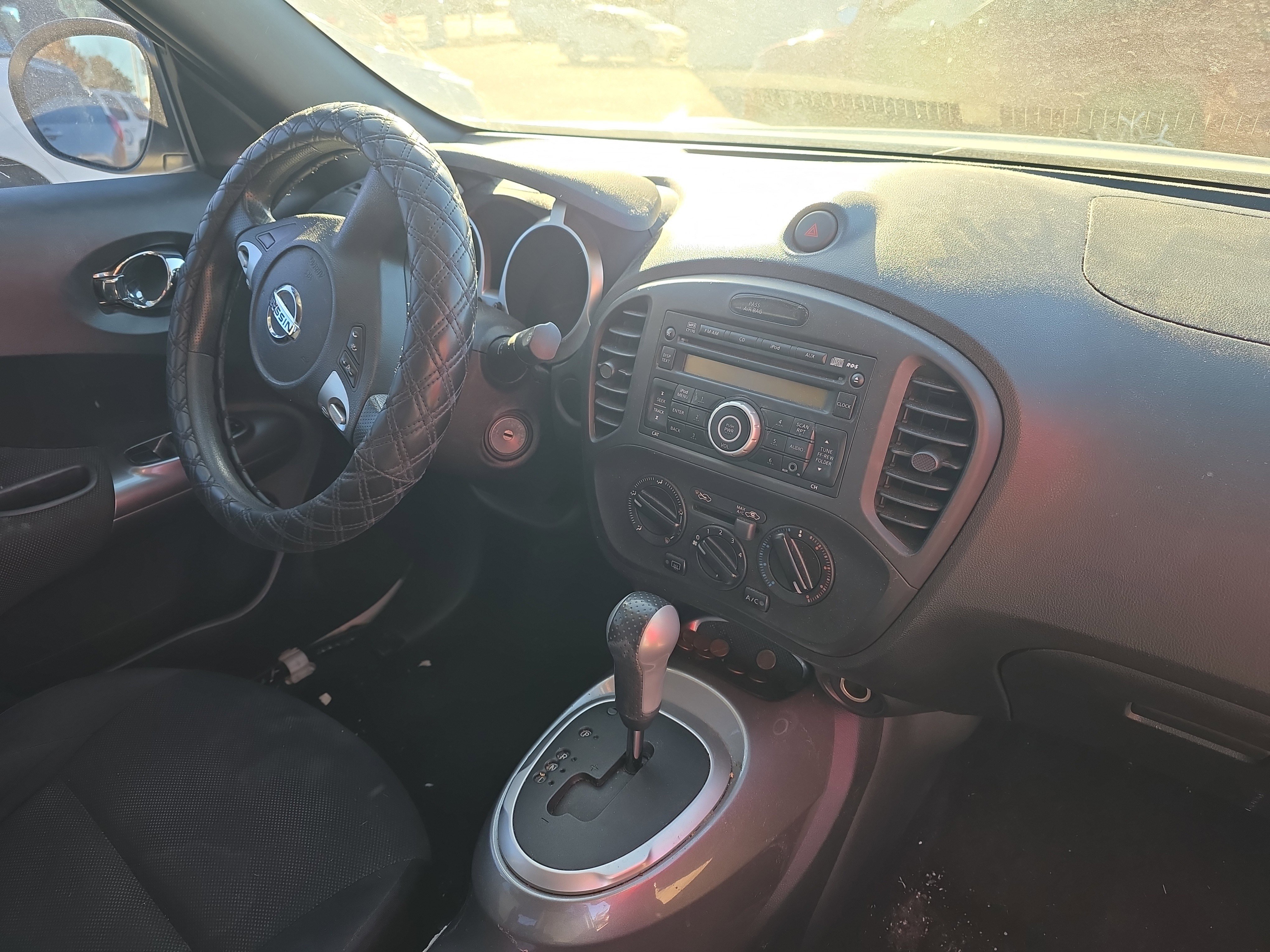 Used 2014 Nissan Juke S FWD image 3