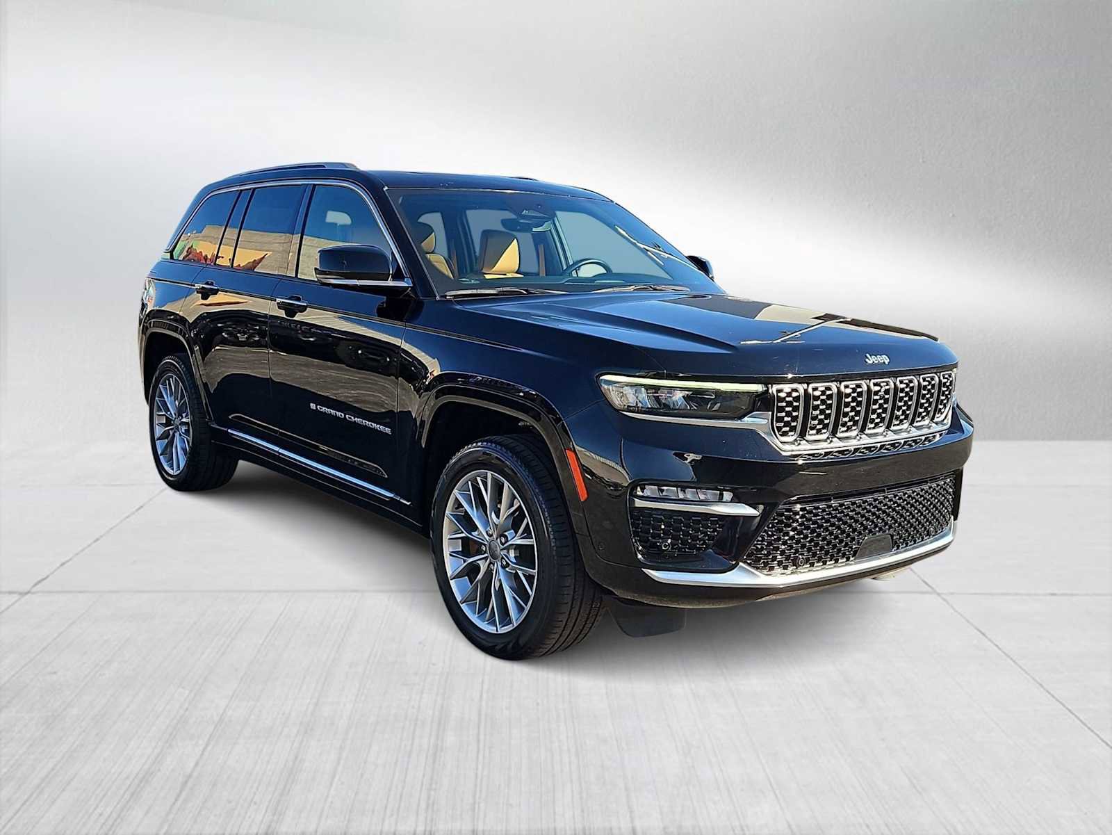 Used 2022 Jeep Grand Cherokee Summit w/ Luxury Tech Group V image 2