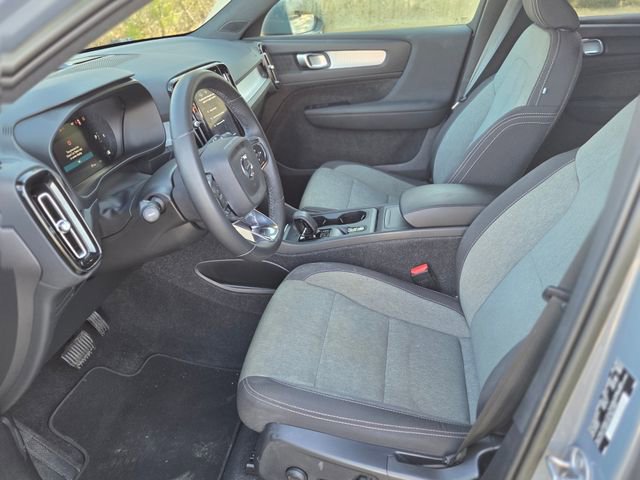 Used 2023 Volvo XC40 B5 Core image 22