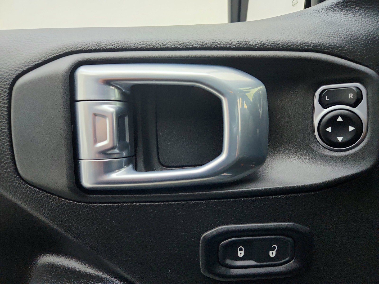 Used 2024 Jeep Wrangler Sport S image 18