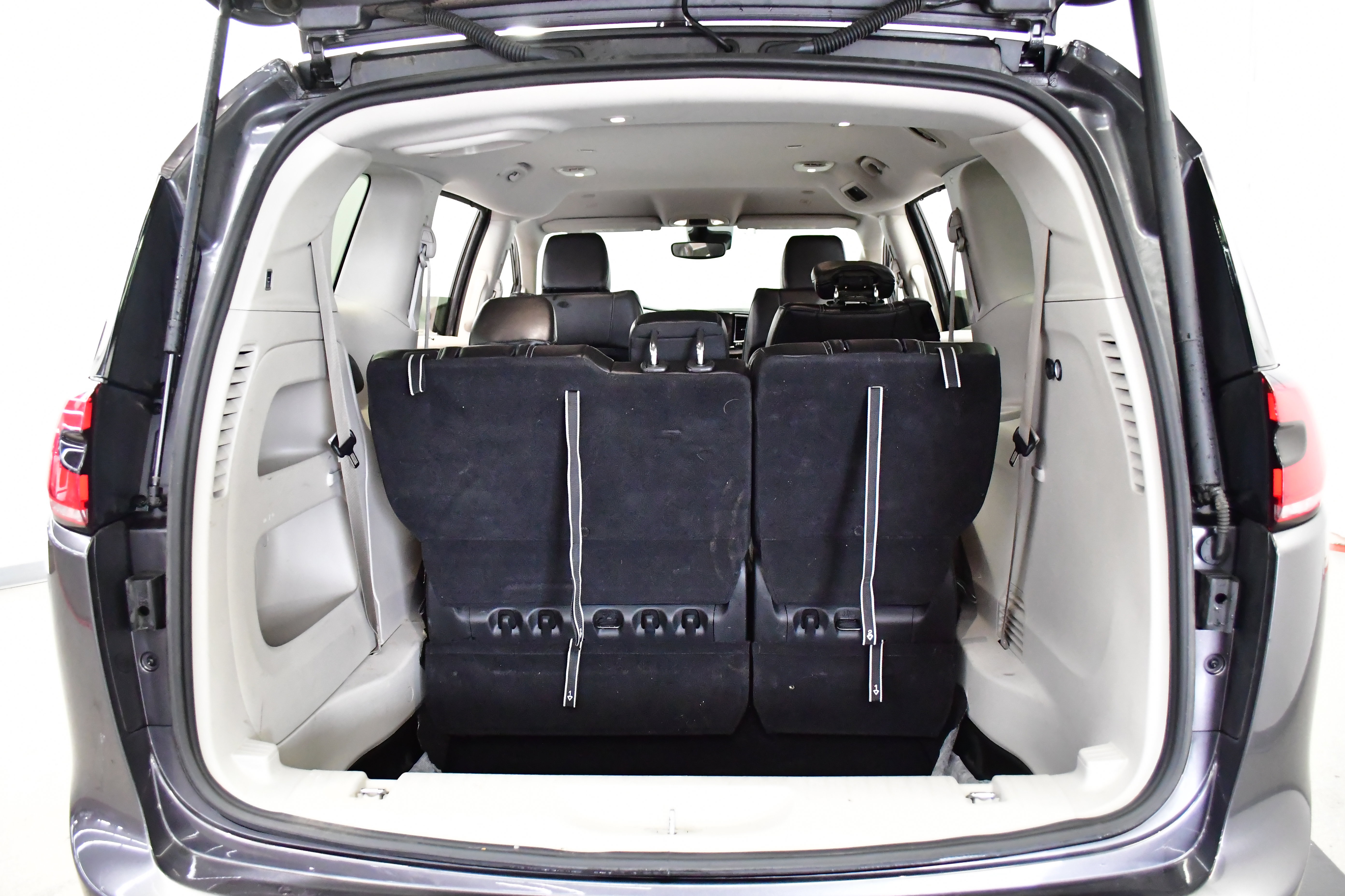 Used 2023 Chrysler Pacifica Touring-L FWD image 8