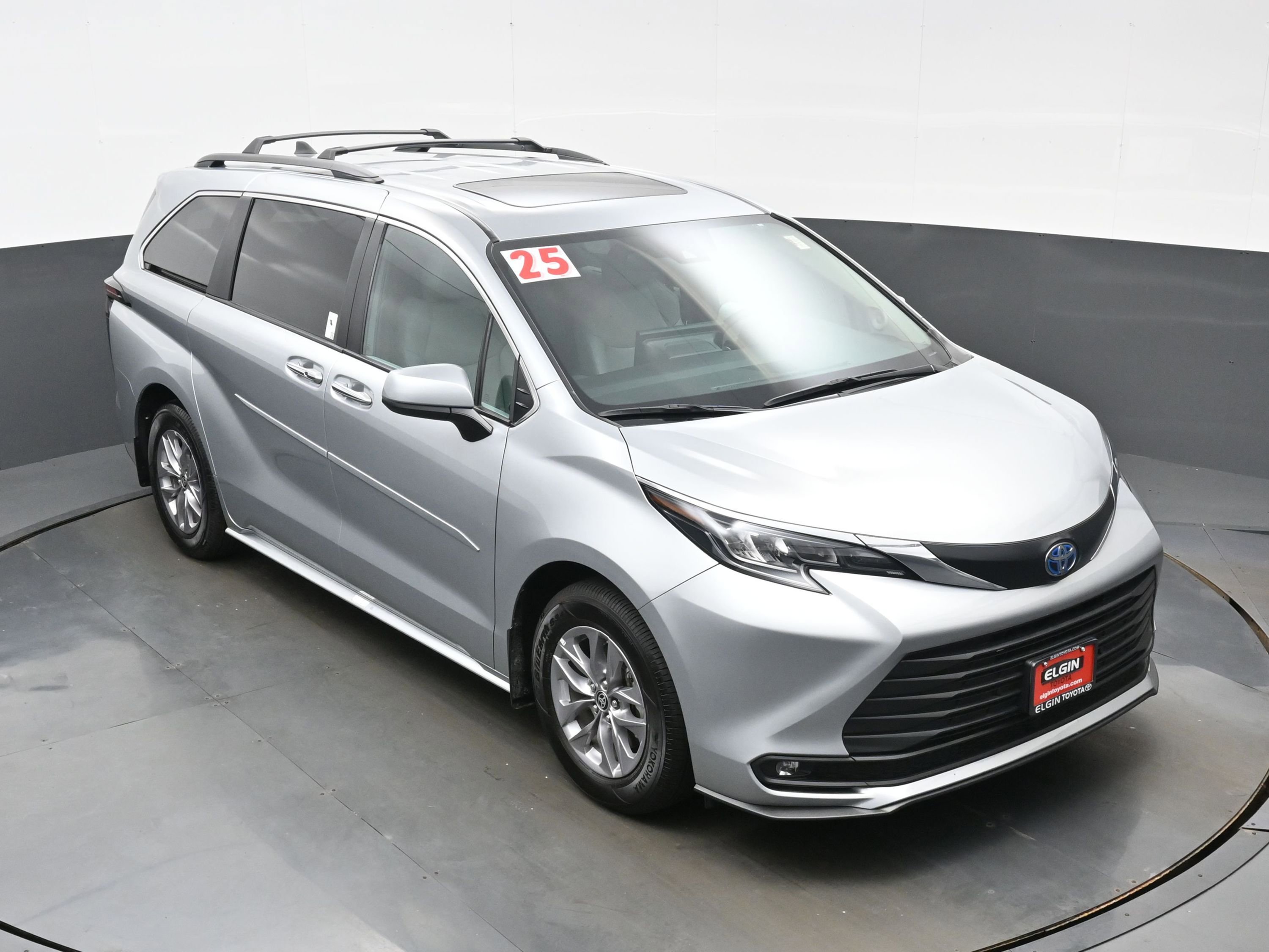 Used 2025 Toyota Sienna XLE w/ XLE Plus Package AWD/4WD image 36