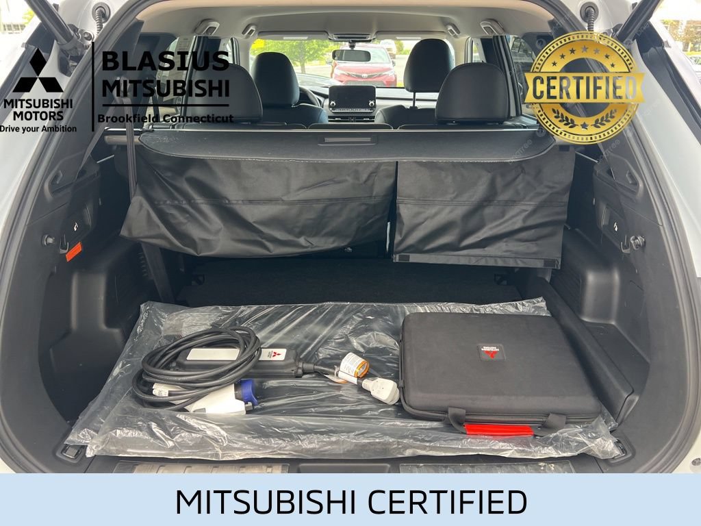 Used 2024 Mitsubishi Outlander 4WD Plug-In Hybrid image 11