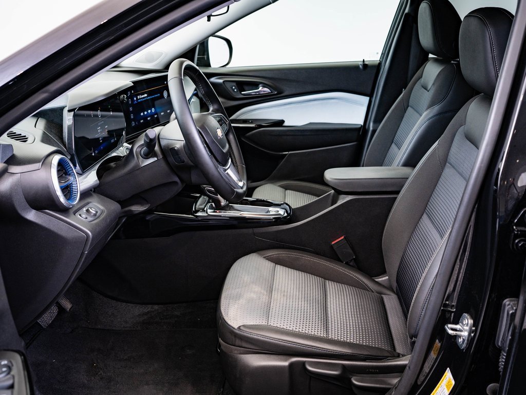 Used 2024 Chevrolet Trax LT w/ Driver Confidence Package image 17