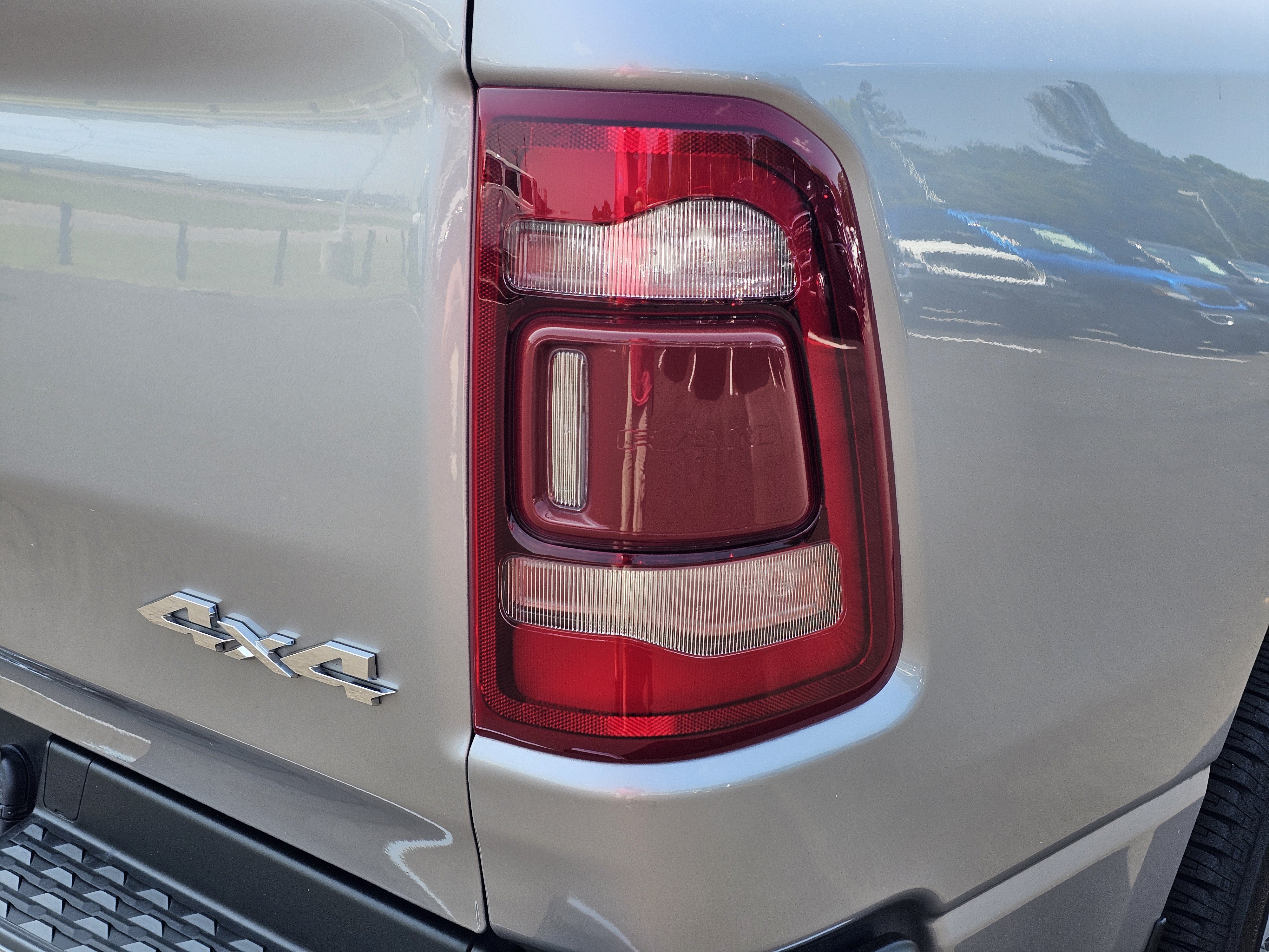 Used 2024 RAM 1500 Laramie AWD/4WD image 10