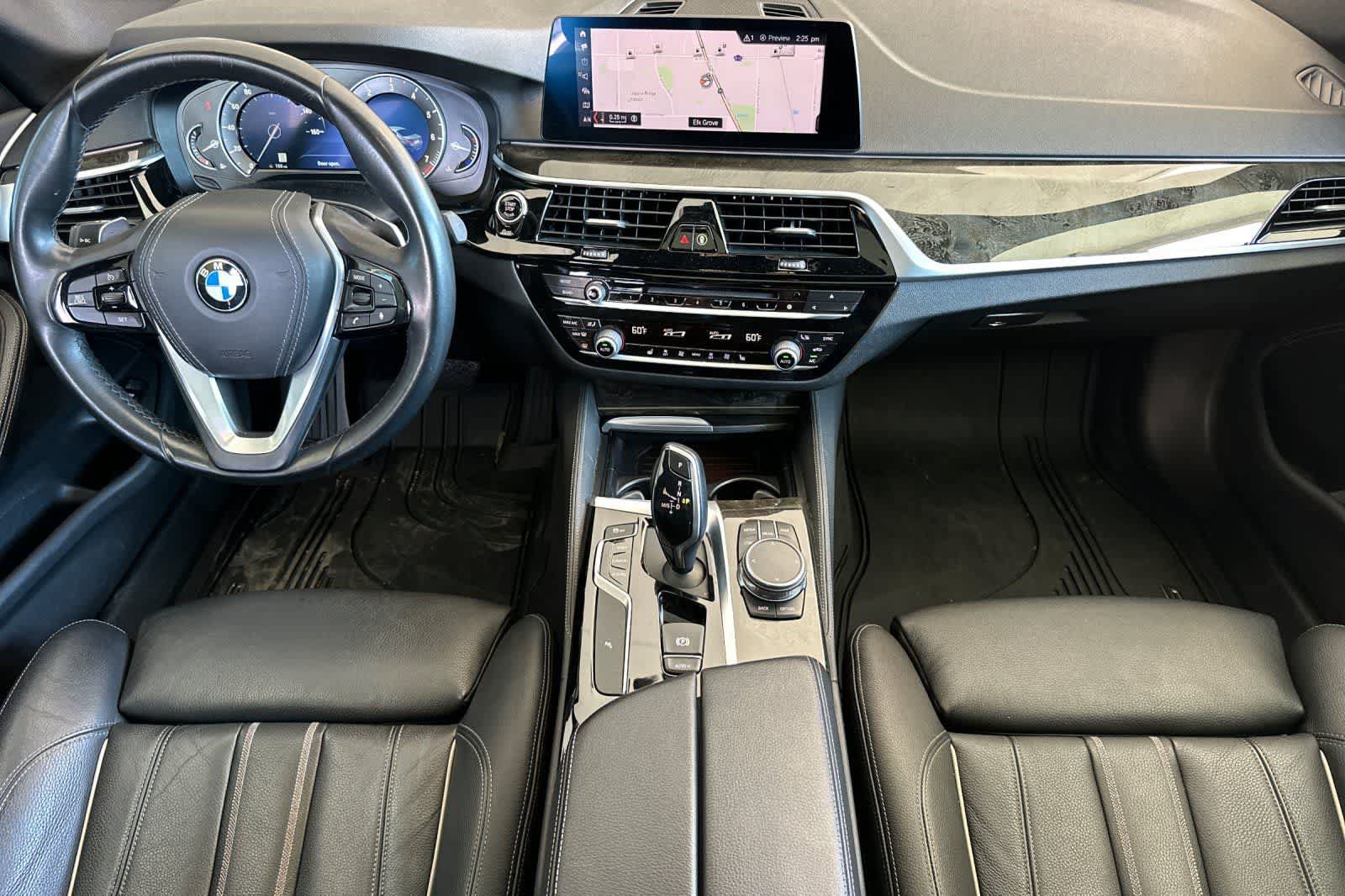 Used 2019 BMW 530i w/ Luxury Package RWD image 3