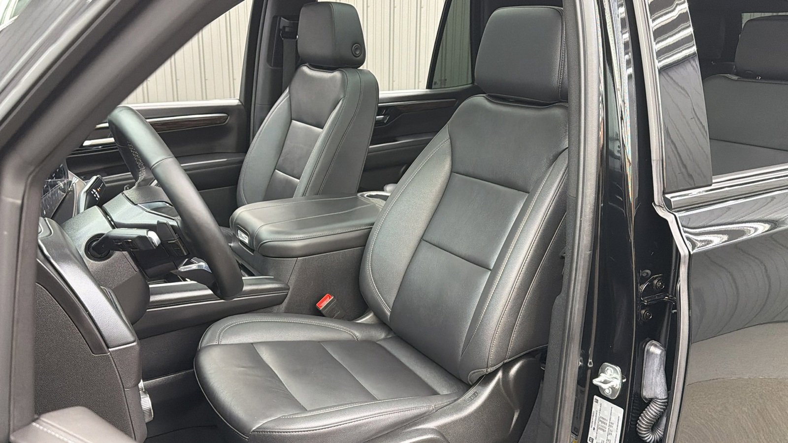 Used 2025 Chevrolet Tahoe Z71 w/ Comfort Package image 22