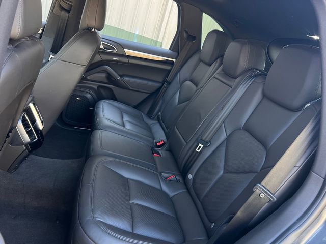 Used 2018 Porsche Cayenne Platinum Edition image 20