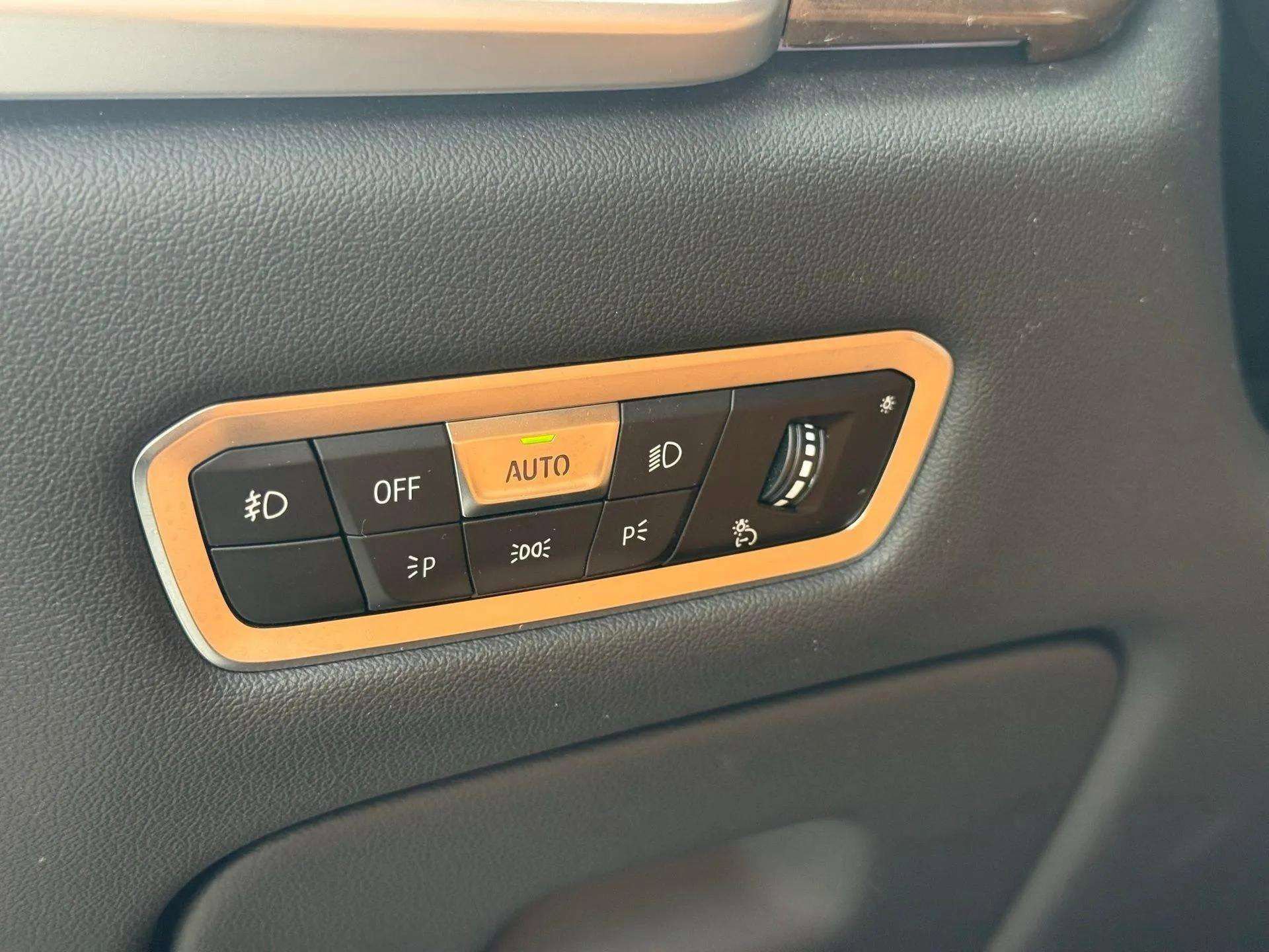 Used 2021 BMW X5 xDrive40i w/ M Sport Package image 38