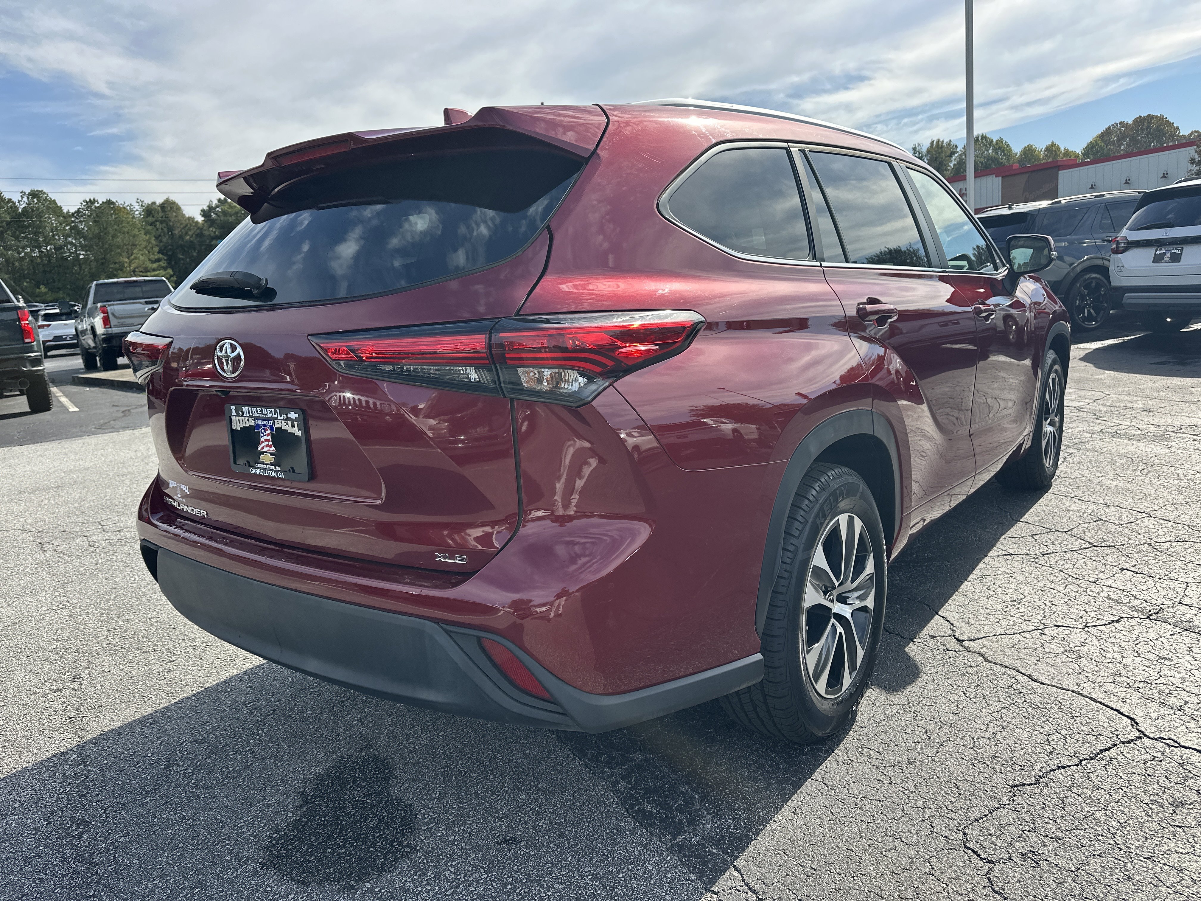 Used 2023 Toyota Highlander XLE image 8