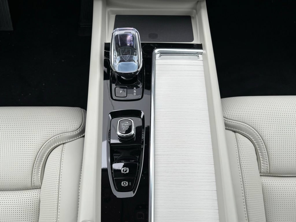 New 2026 Volvo XC60 T8 Ultra w/ Protection Package Premier AWD/4WD image 13