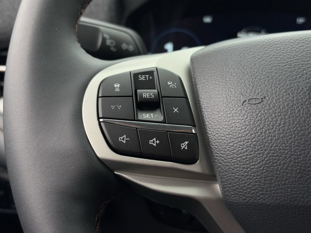 New 2026 Ford Explorer Active RWD image 13