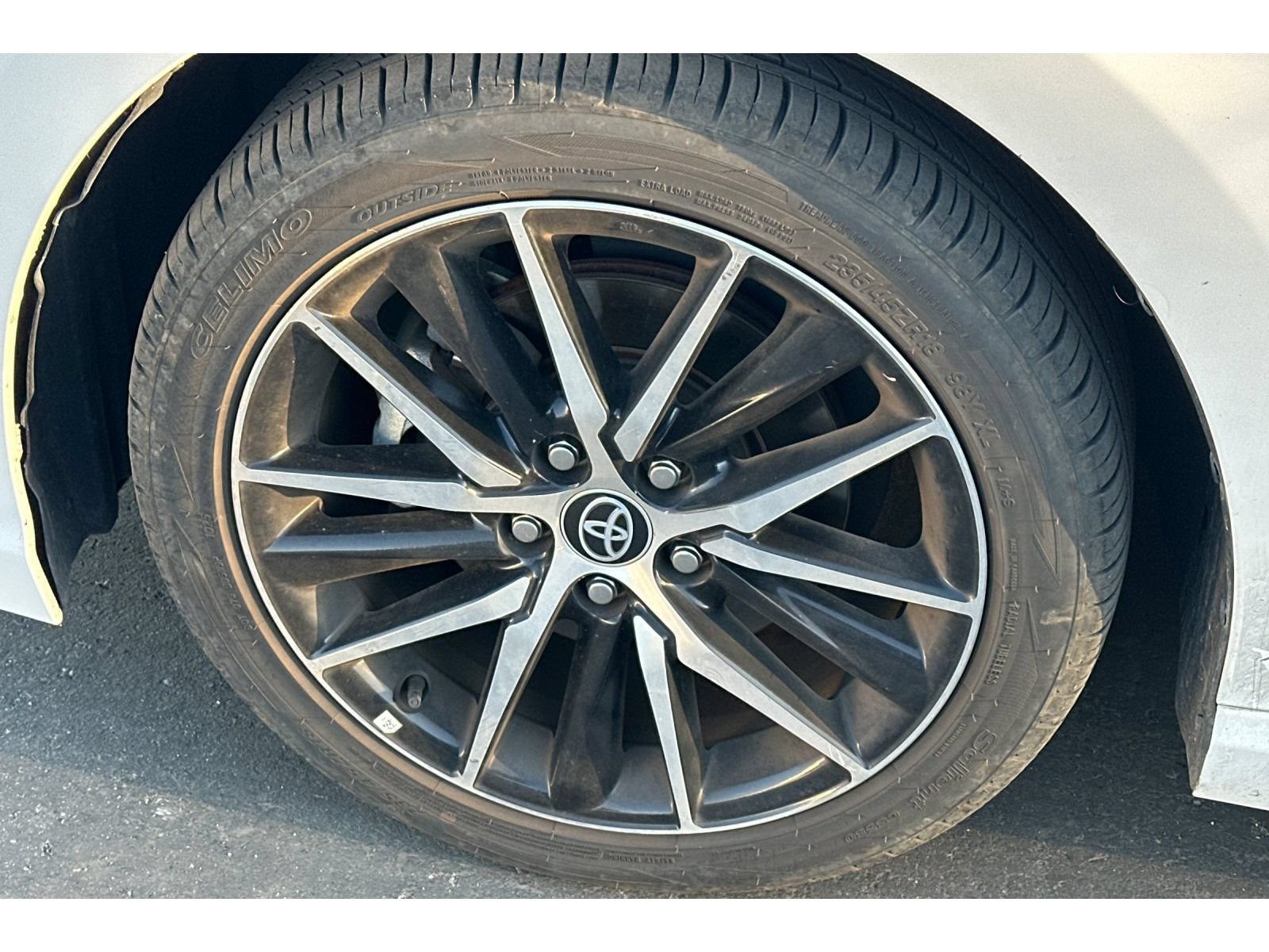 Used 2024 Toyota Camry SE FWD image 4