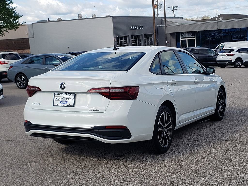 Used 2022 Volkswagen Jetta Sport image 5