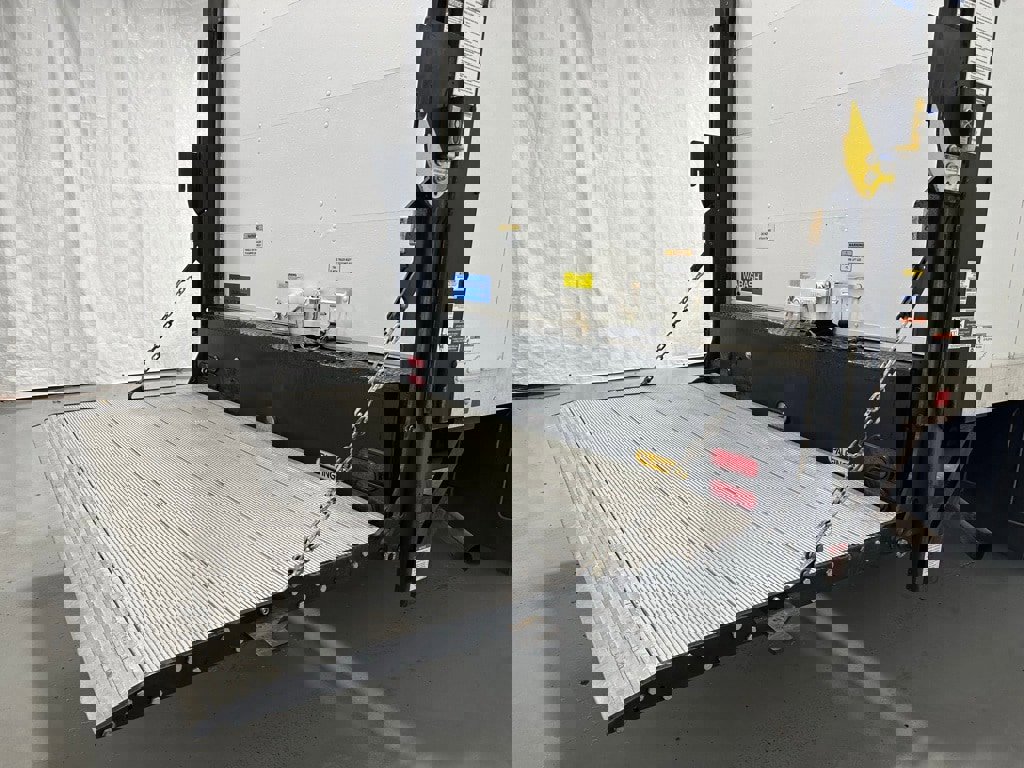 Used 2022 Chevrolet Express 3500 w/ Power Convenience Package image 35