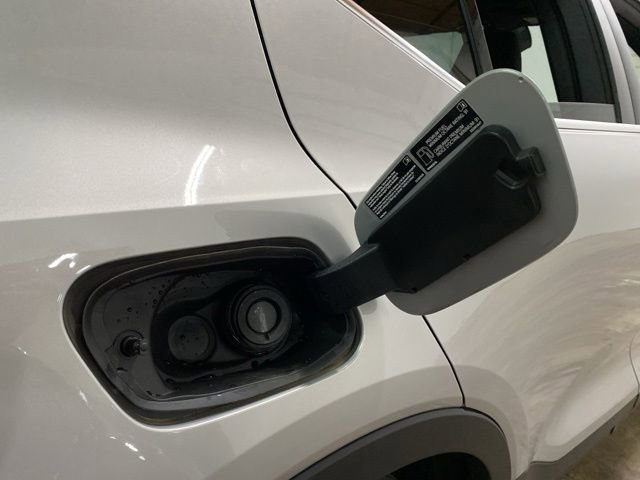 Used 2025 Volvo XC40 B5 Core AWD/4WD image 87