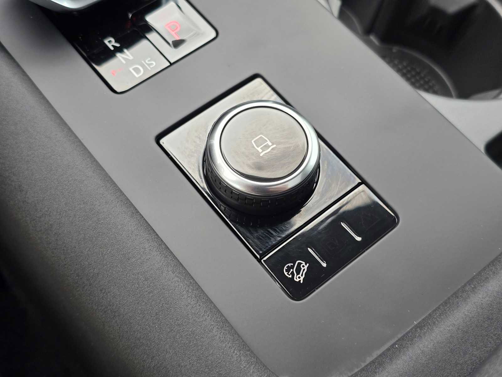 New 2025 Land Rover Discovery S image 32