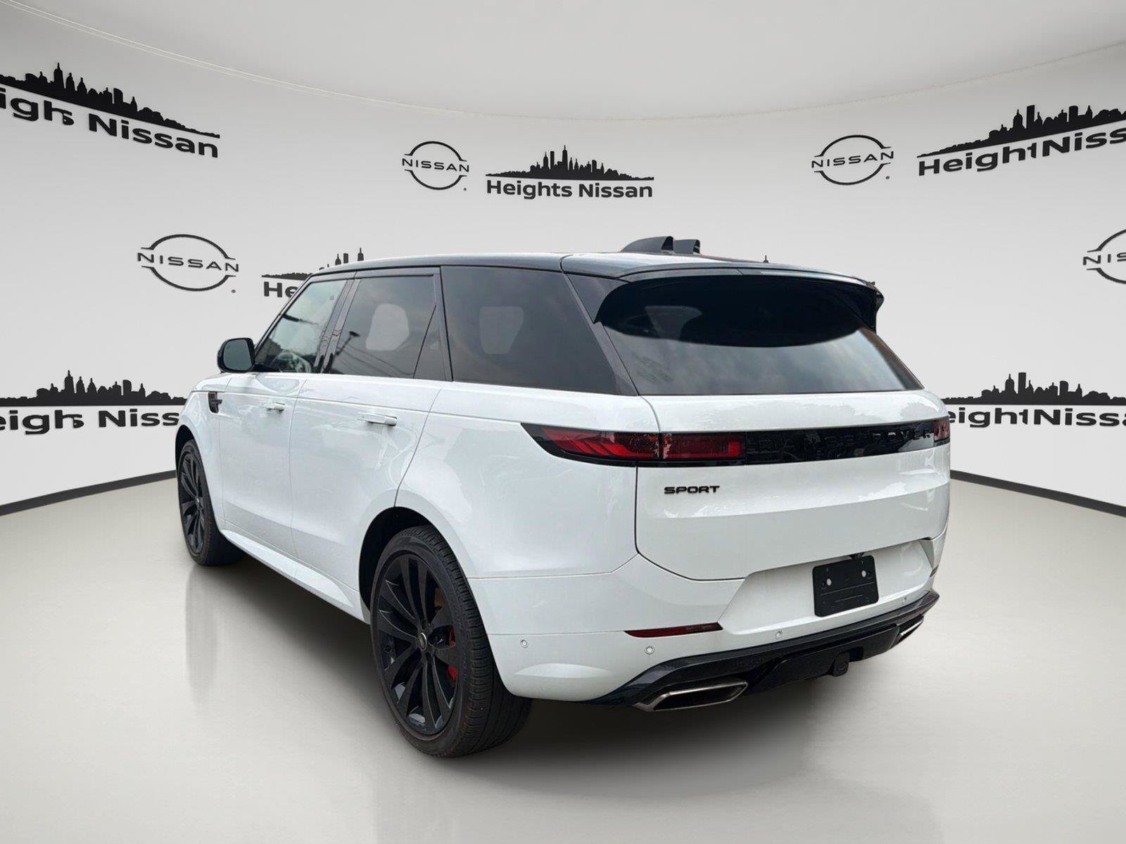 Used 2024 Land Rover Range Rover Sport Dynamic SE AWD/4WD image 3