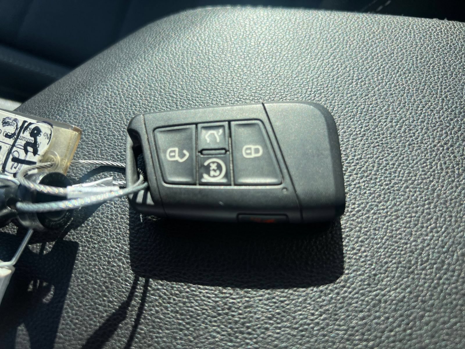 Used 2025 Volkswagen Jetta SE FWD image 20