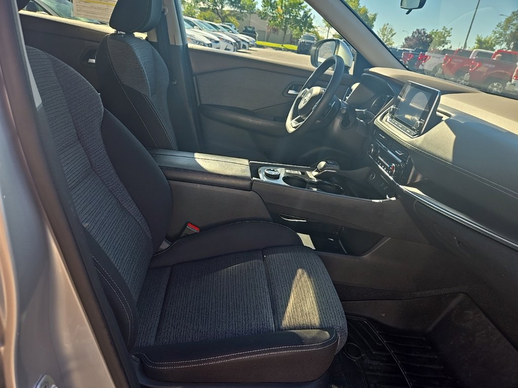 Used 2022 Nissan Rogue SV AWD/4WD image 27