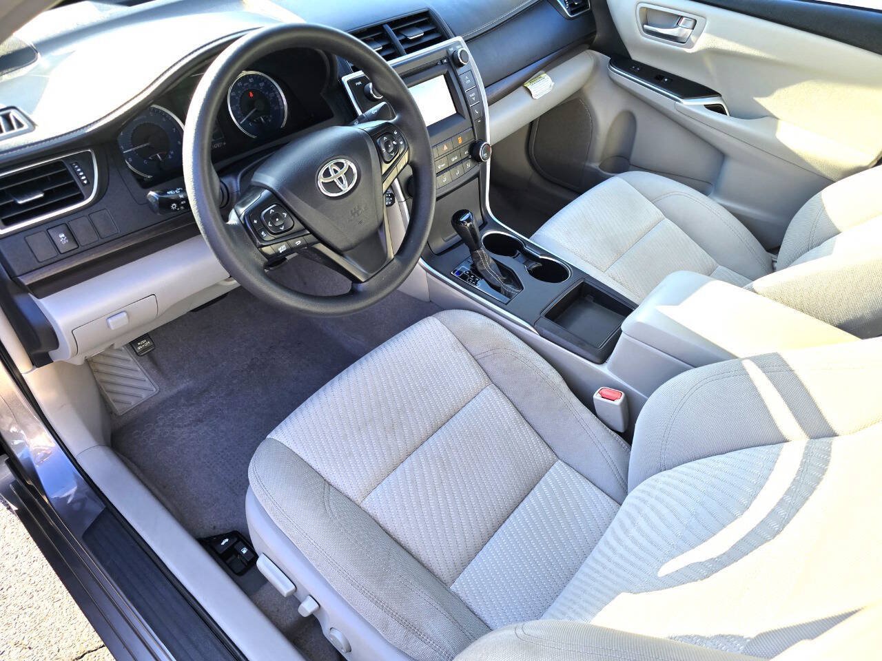 Used 2016 Toyota Camry LE FWD image 14