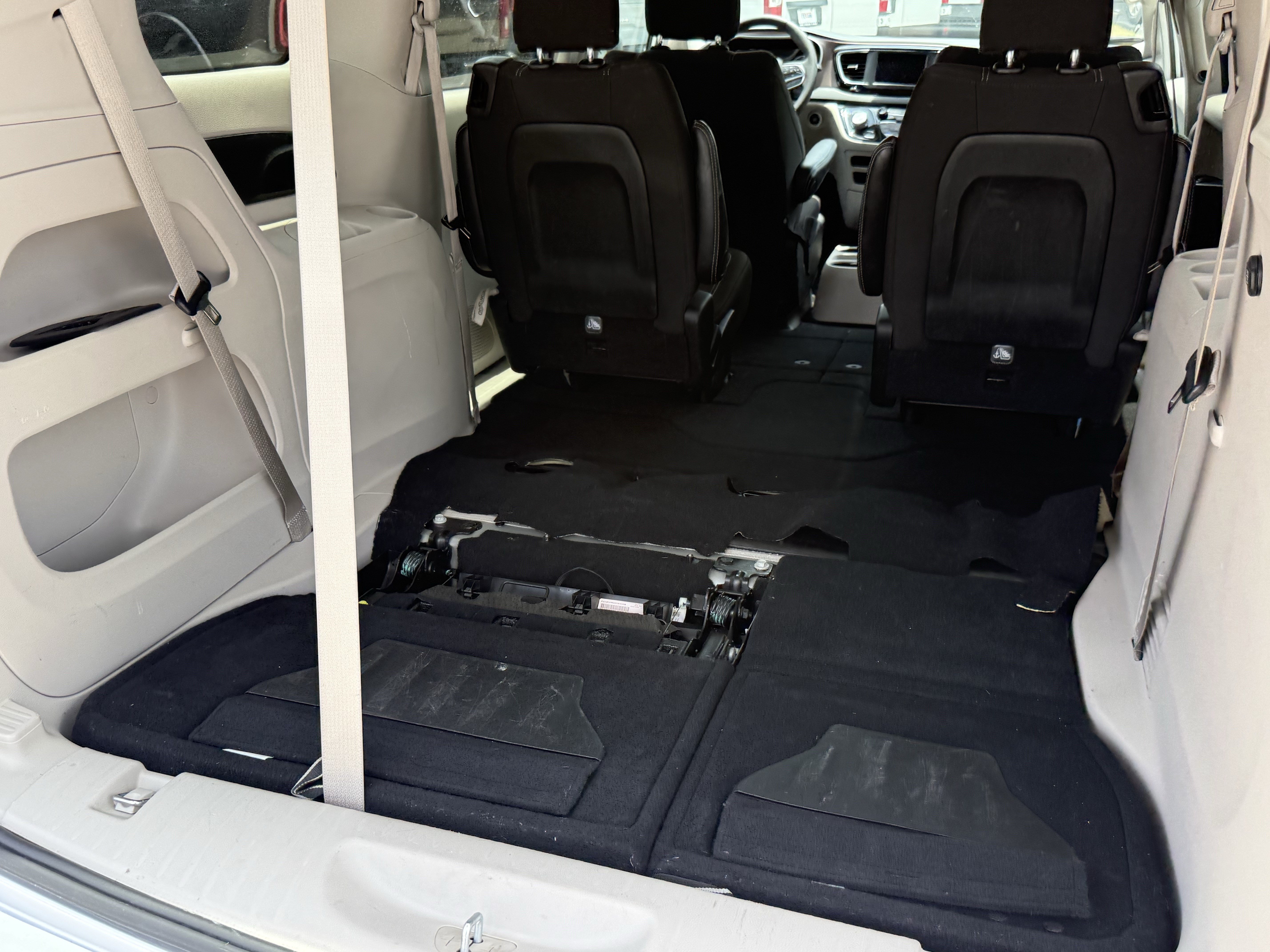 Used 2024 Chrysler Voyager LX FWD image 24