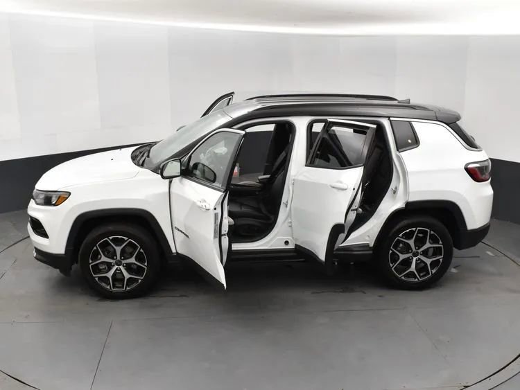 Used 2025 Jeep Compass Limited AWD/4WD image 7