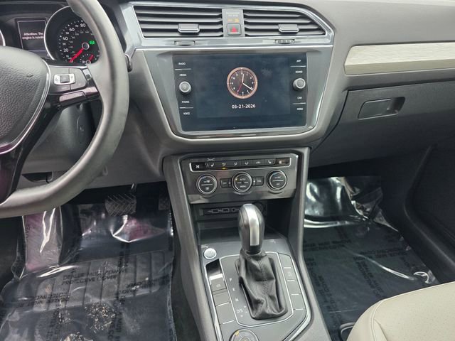 Used 2020 Volkswagen Tiguan SE w/ Panoramic Sunroof Package image 21