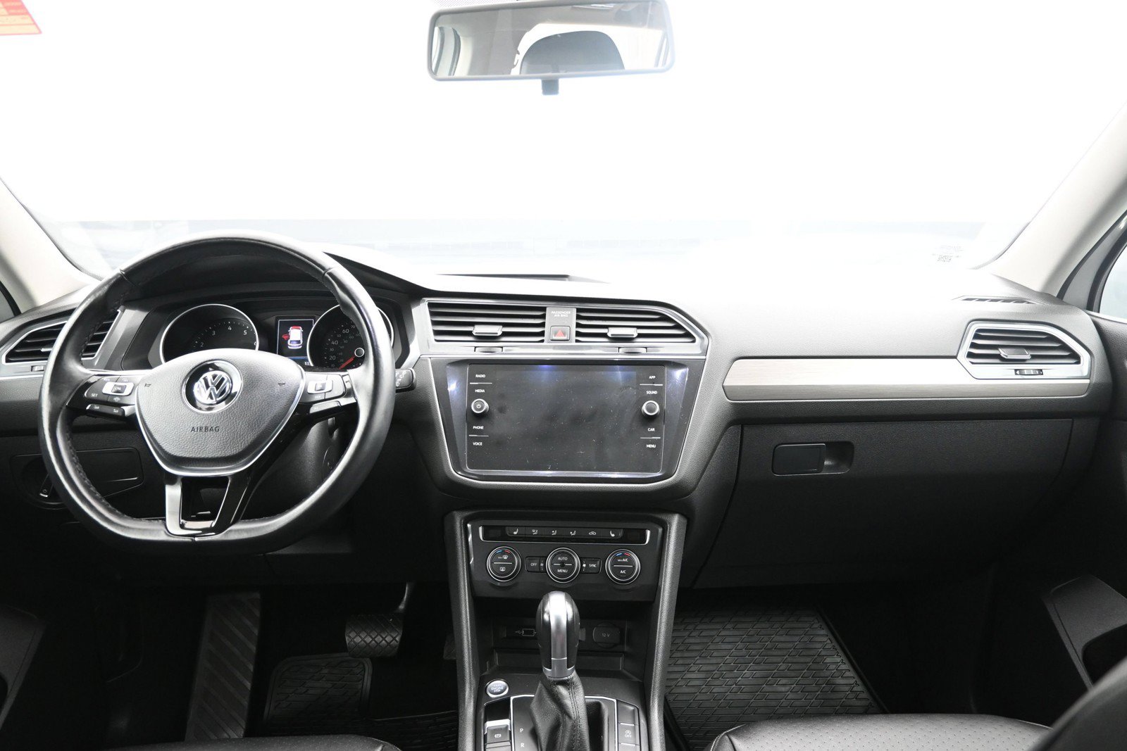 Used 2019 Volkswagen Tiguan SE w/ Panoramic Sunroof Package AWD/4WD image 20