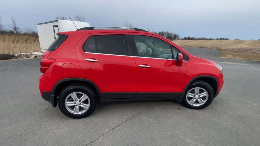 Used 2017 Chevrolet Trax LT w/ LT Convenience Package image 9