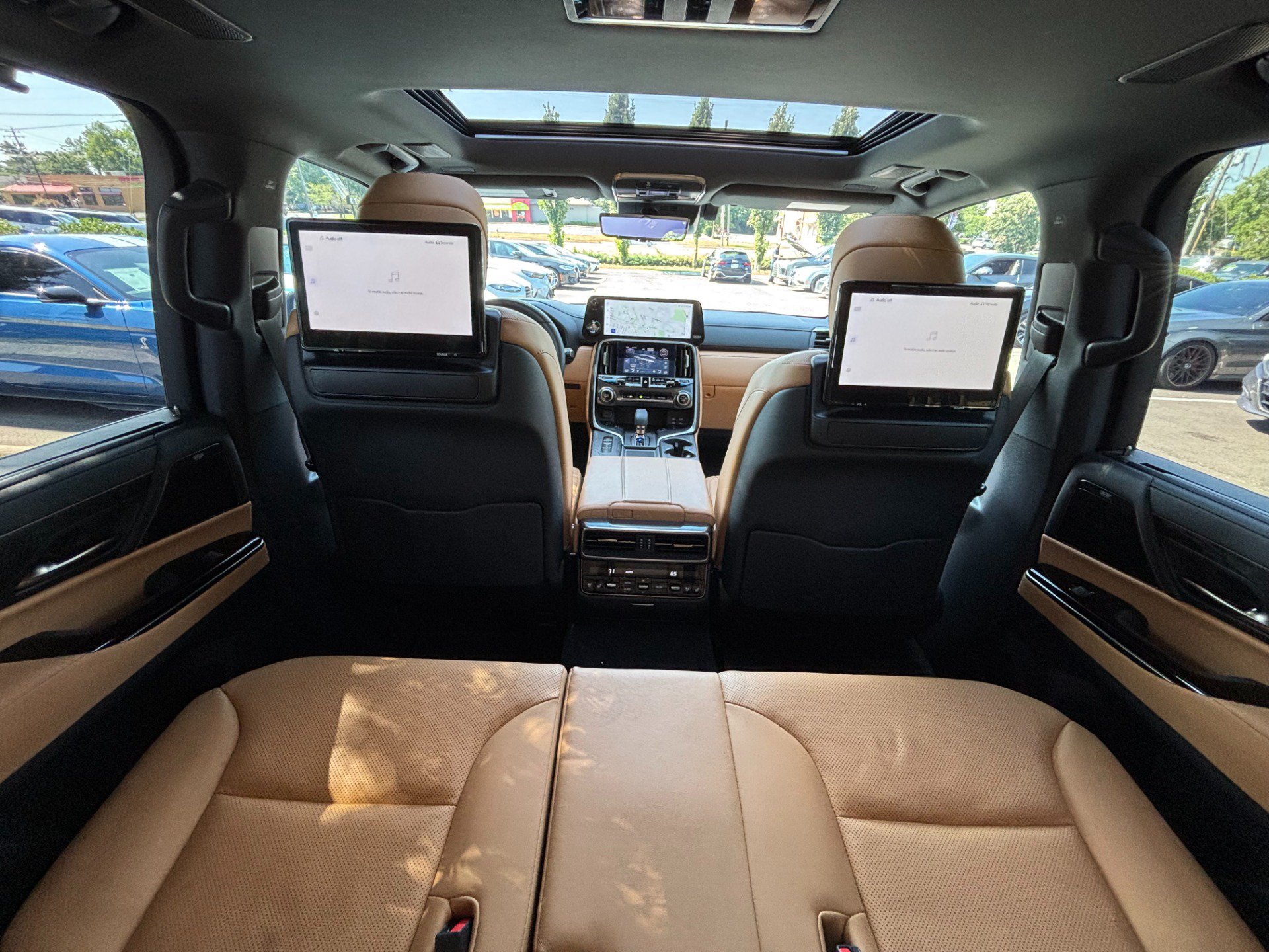 Used 2025 Lexus LX 700h Luxury w/ Appearance Package AWD/4WD image 37