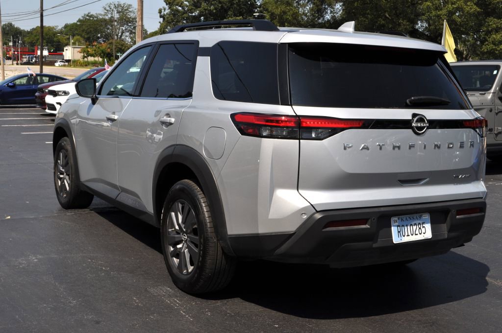 Used 2024 Nissan Pathfinder SV image 6
