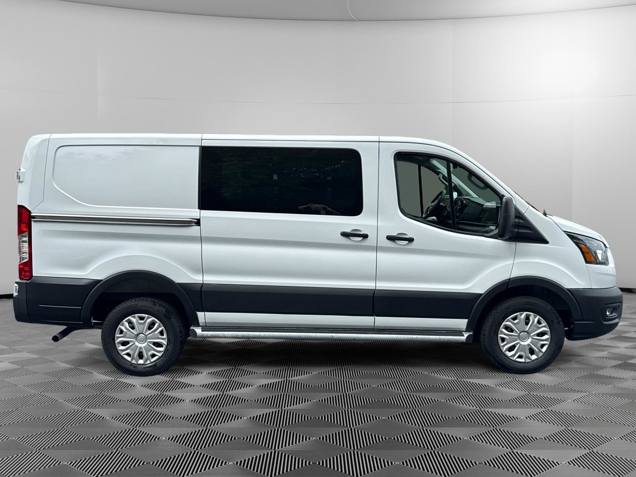 Used 2025 Ford Transit 250 Low Roof w/ Exterior Upgrade Package RWD image 4