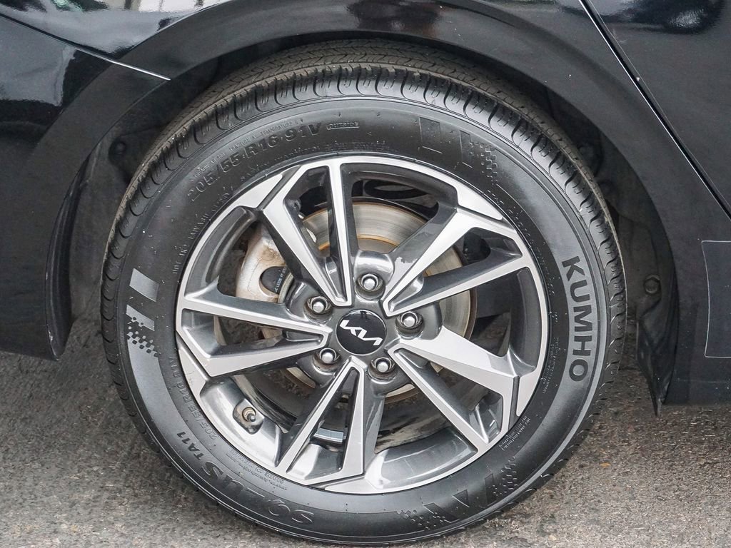 Certified 2023 Kia Forte LXS image 9